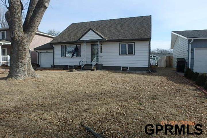 1740 Mayfair Avenue - Photo 1