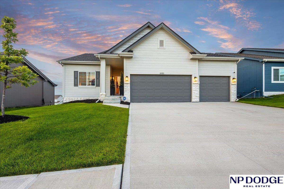 16922 Nebraska Avenue - Photo 1