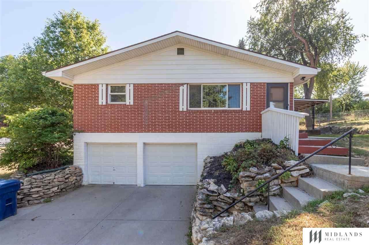 3401 Sherwood Drive - Photo 1