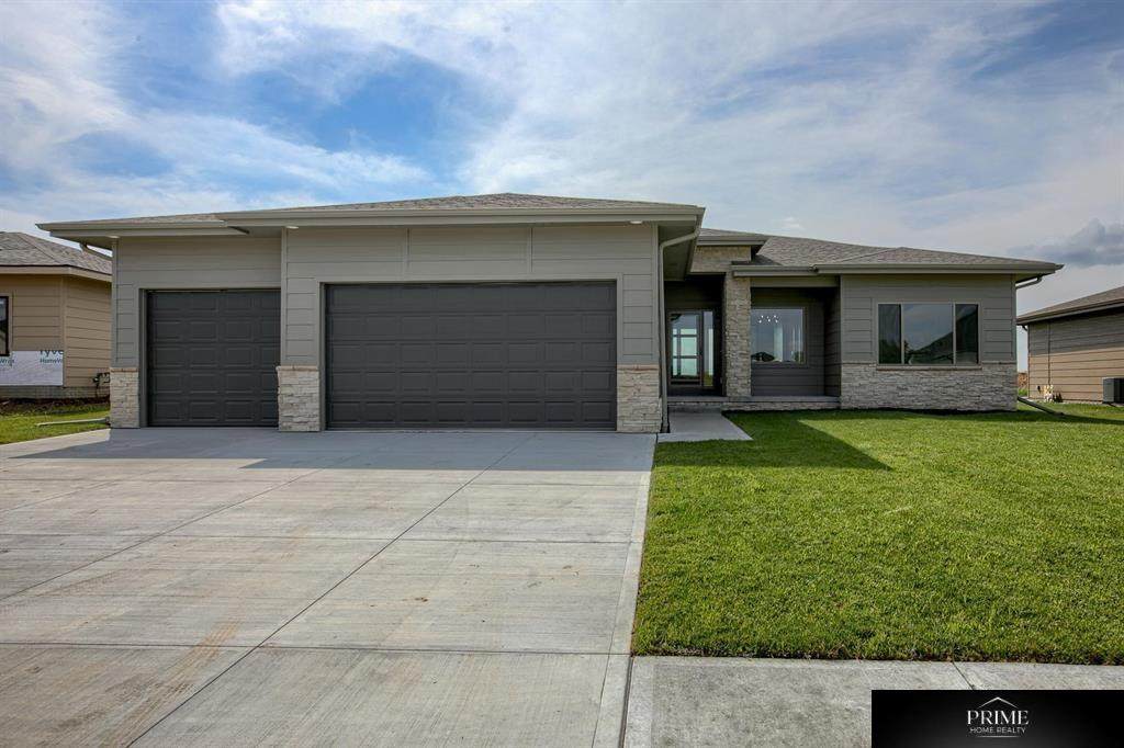 5718 209 Street - Photo 1