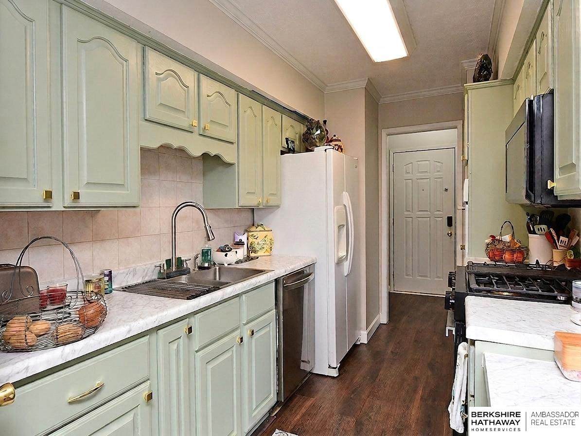 613 8th Street - Photo 1