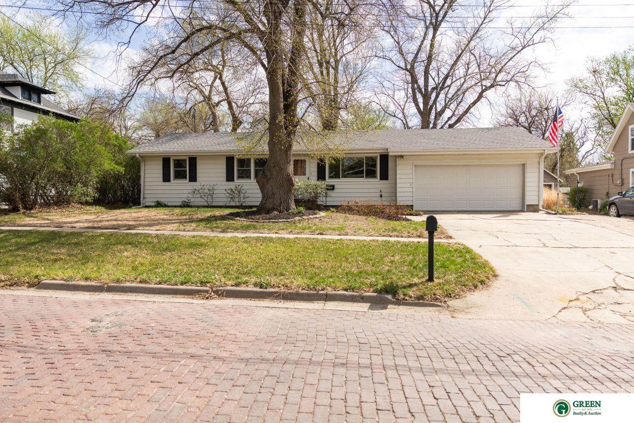 634 9th Street - Photo 1