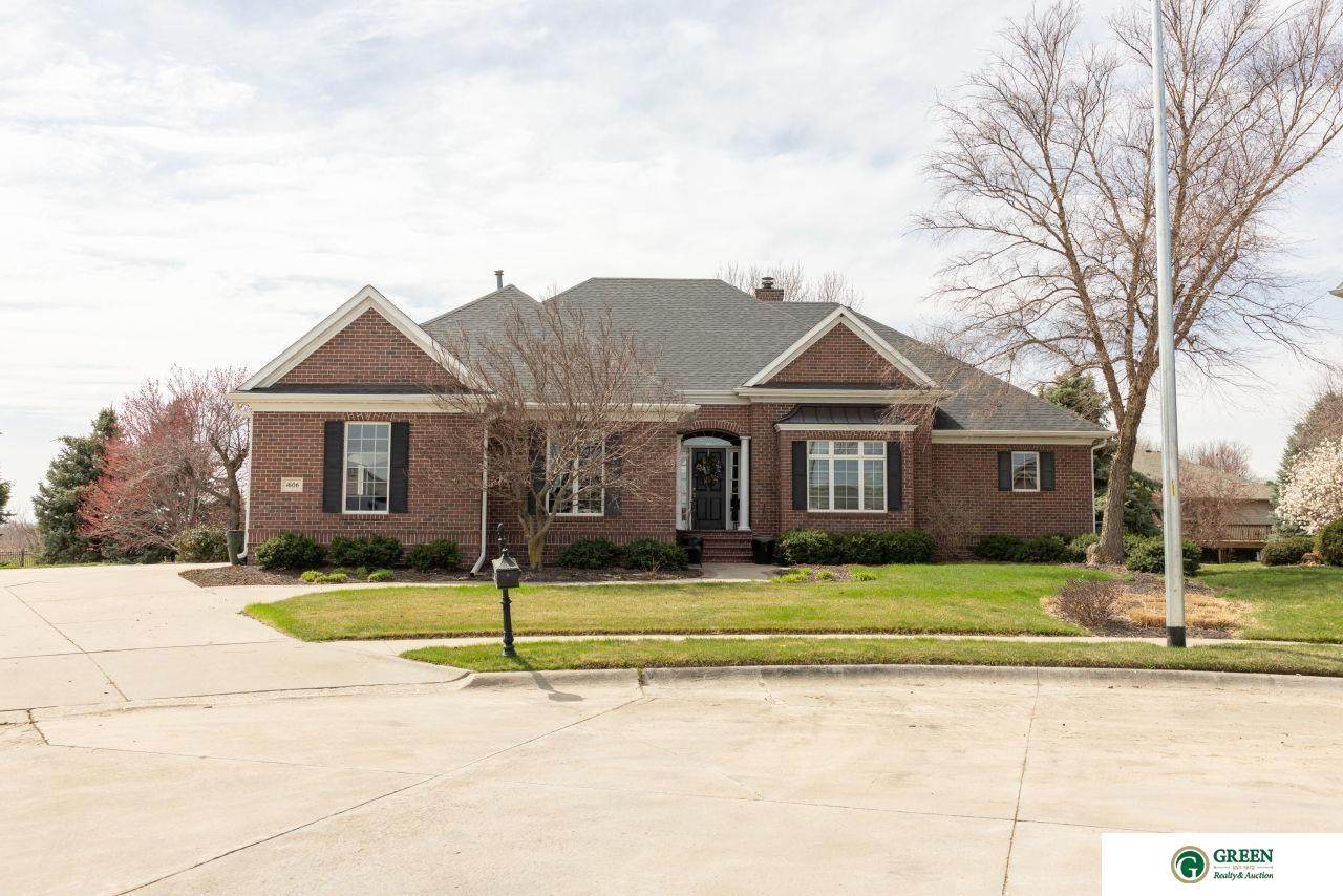 1606 Colonial Drive - Photo 1