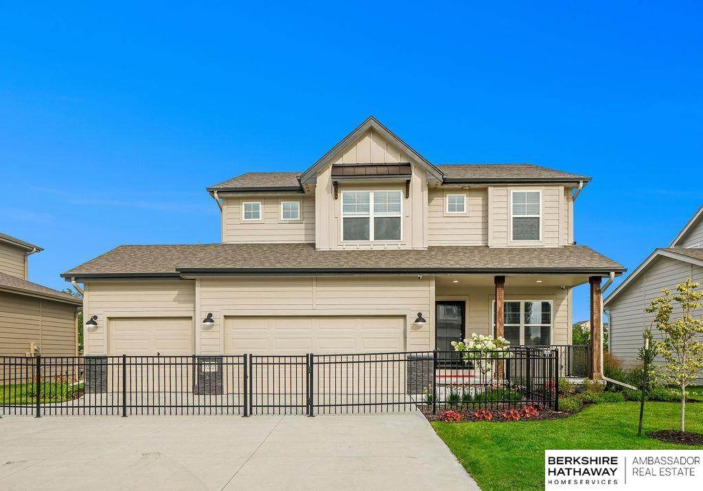 9505 183rd Avenue - Photo 1