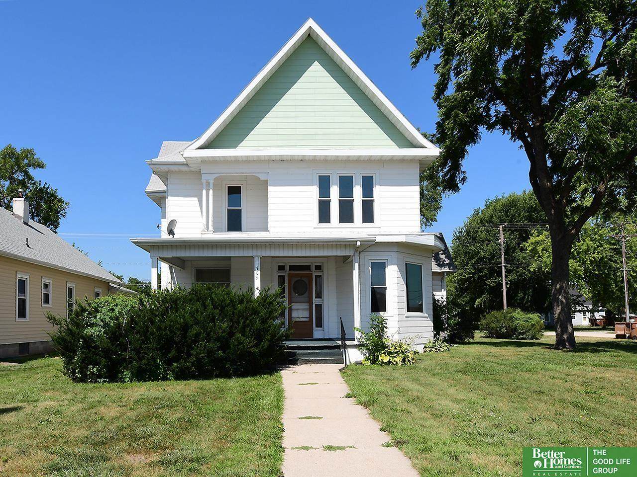 705 6th Avenue - Photo 1