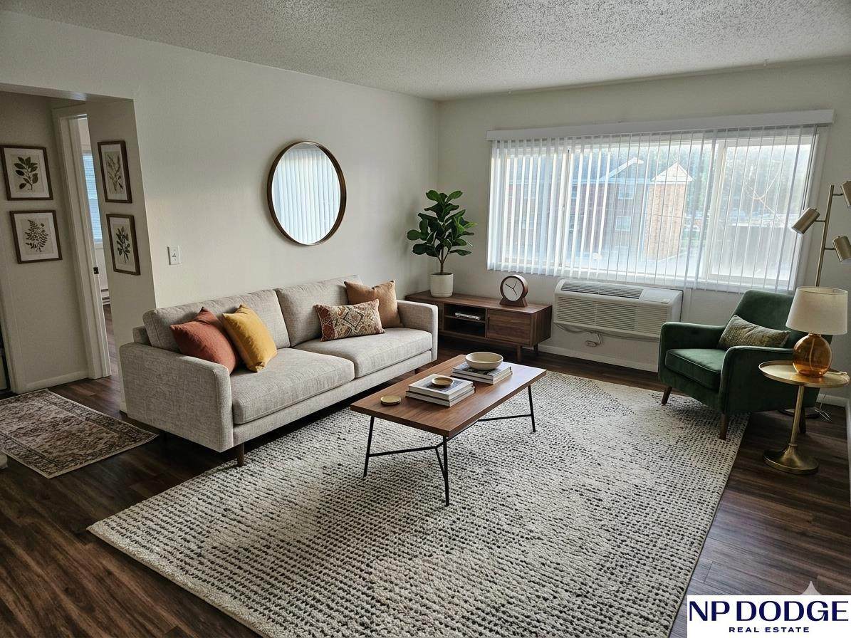 840 44 Street - Photo 1