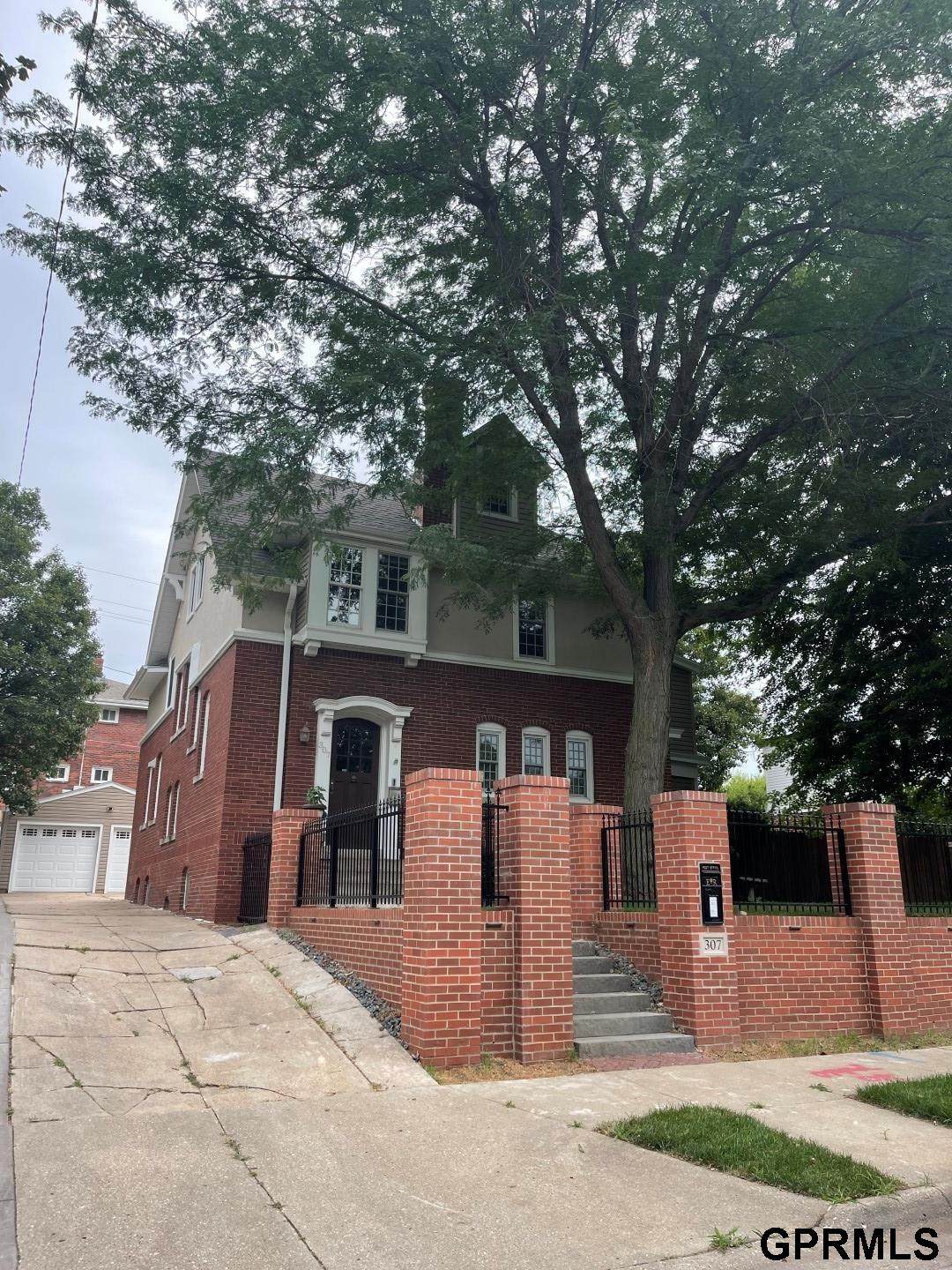 307 41st Street - Photo 1