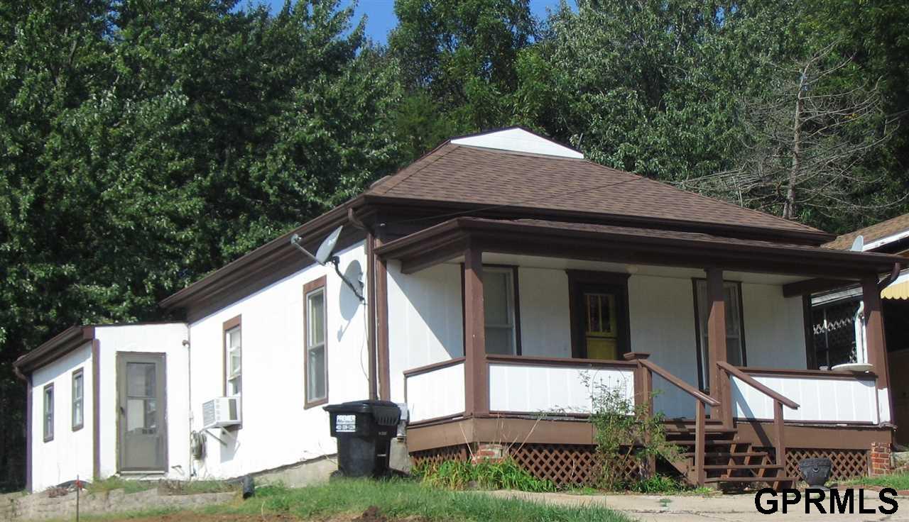 642 6th Street - Photo 1