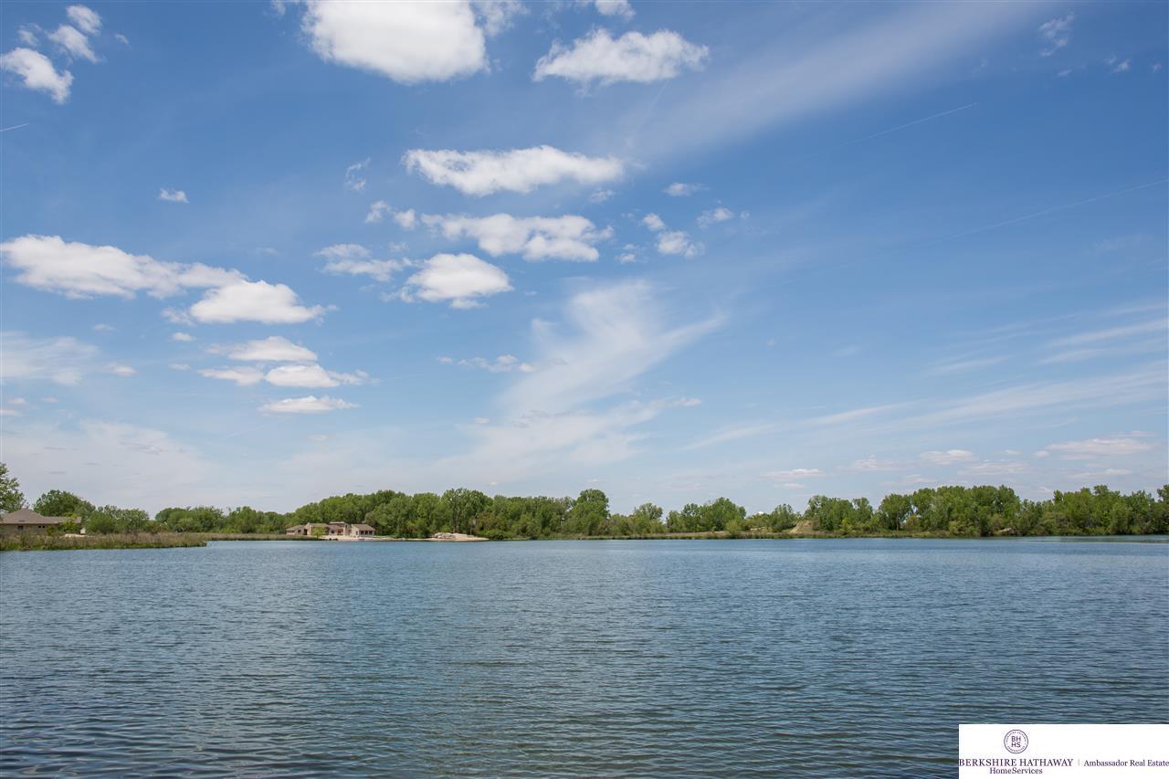 5613 284 Circle - Photo 1