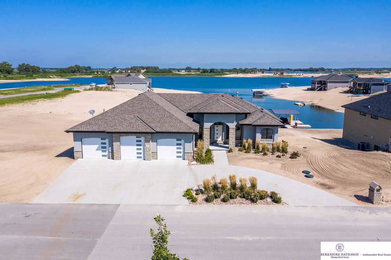 324 Driftwood Lane - Photo 1