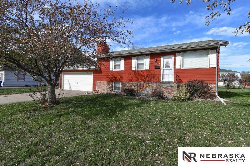 1850 Cuming Street - Photo 1