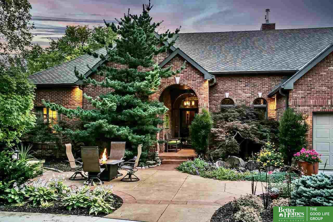 1227 Pinewood Drive - Photo 1