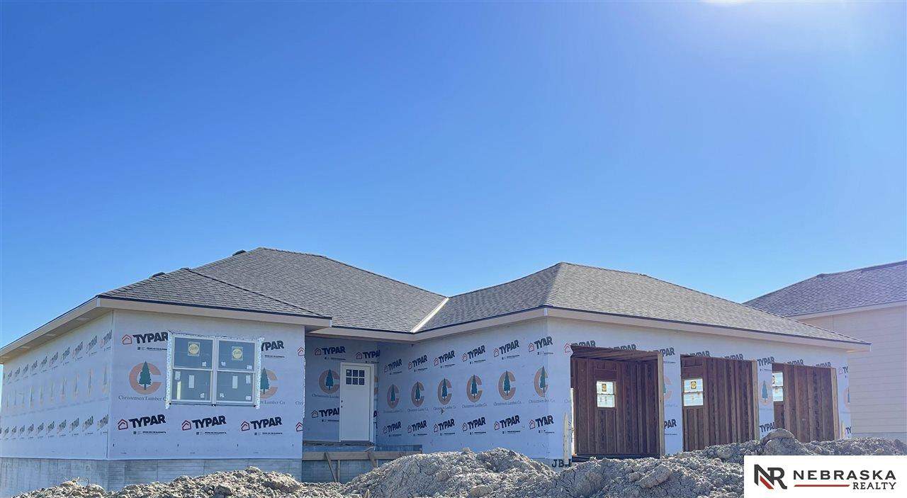 8677 Eagle Point - Photo 1
