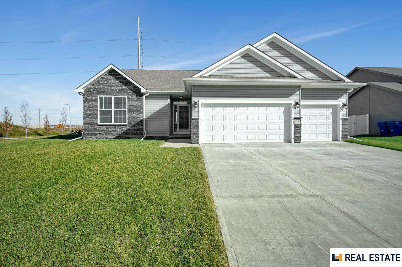 11215 114 Avenue - Photo 1