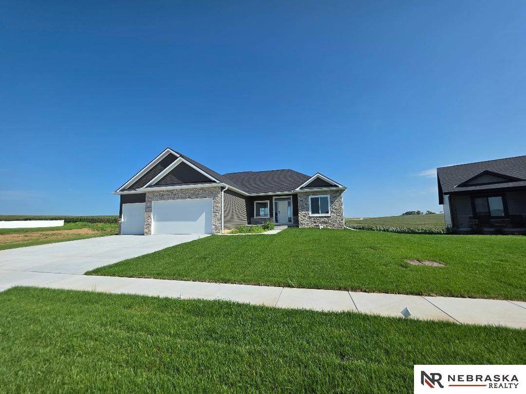 544 27th Circle - Photo 1