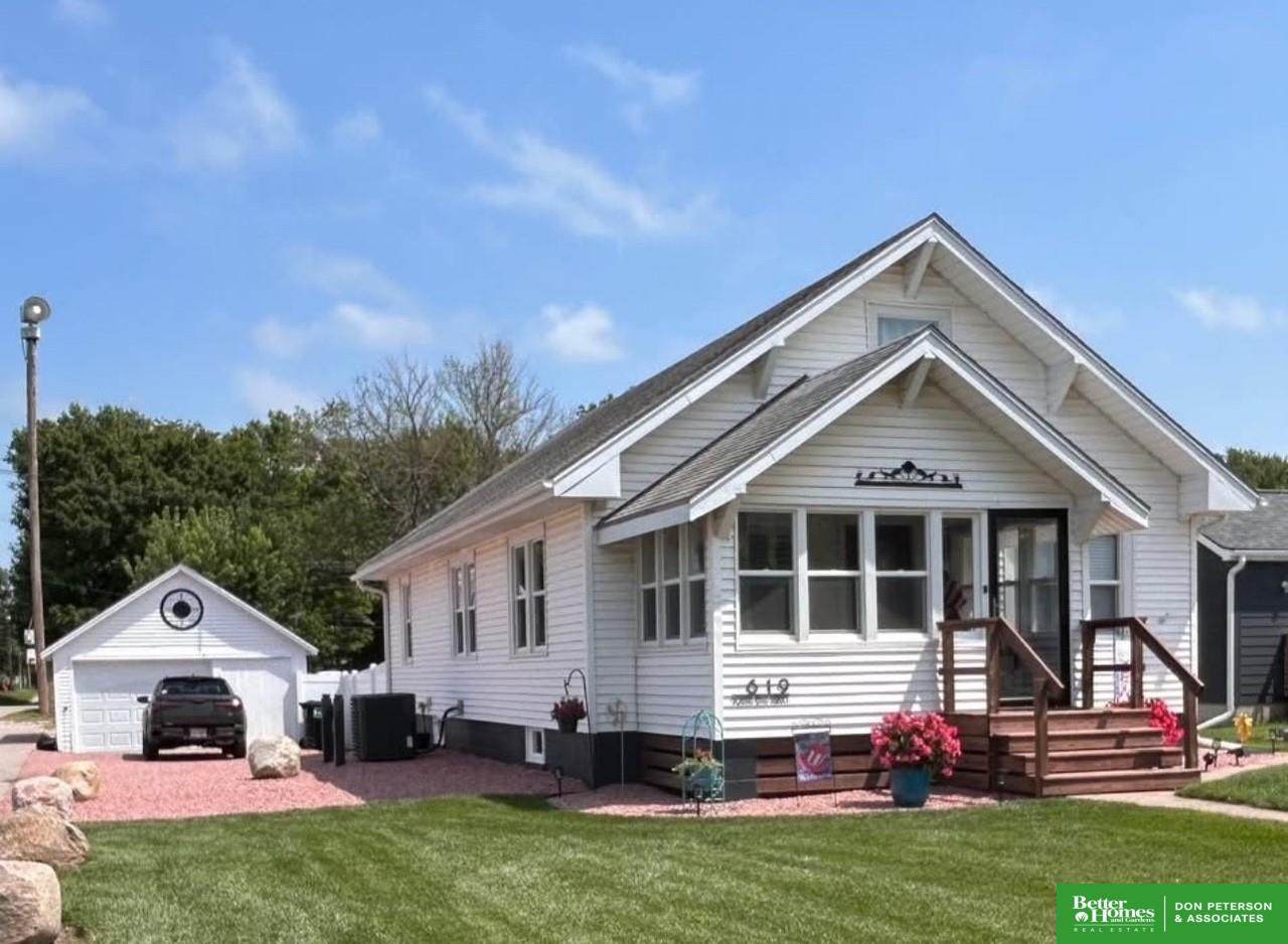 619 13 Street - Photo 1