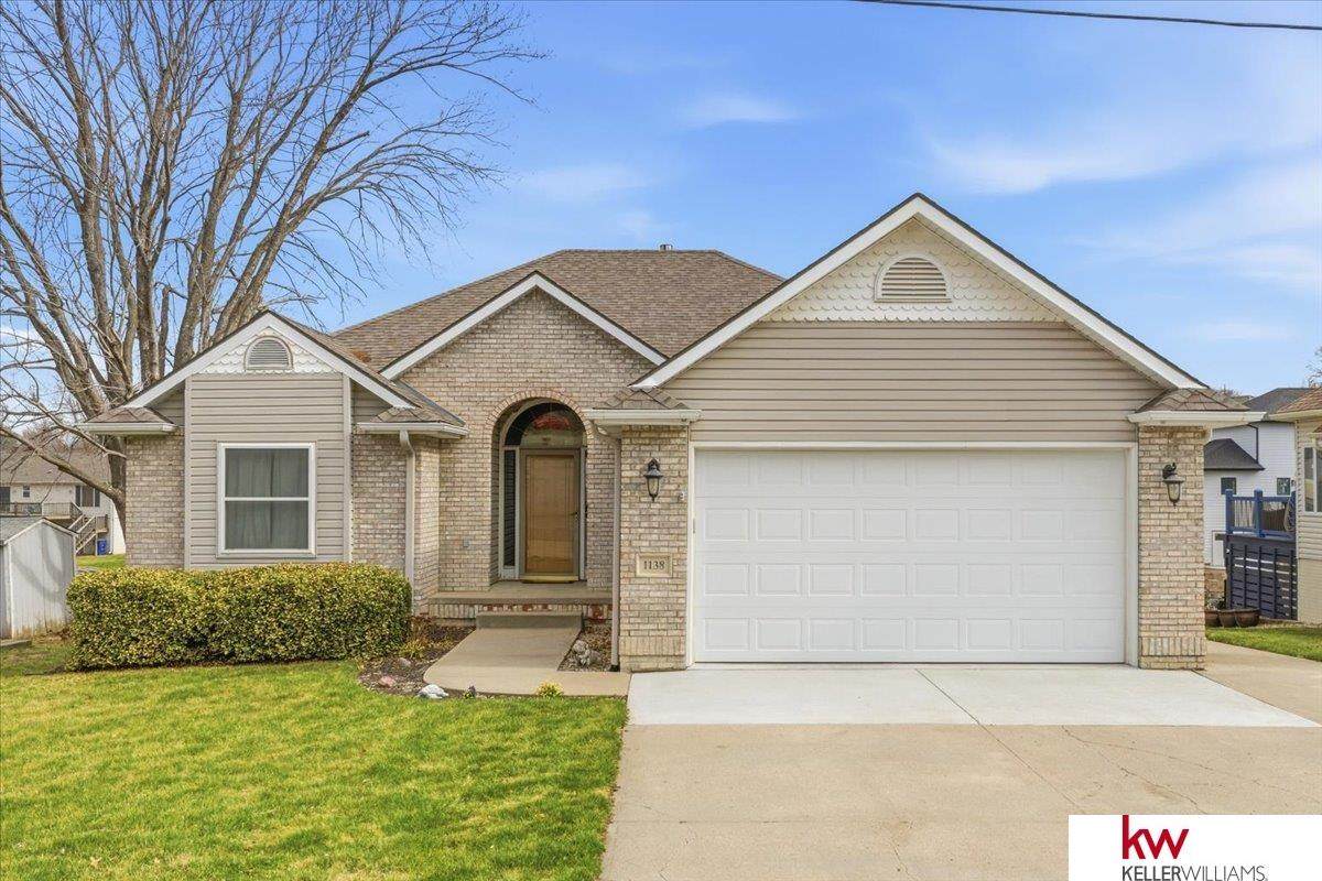 1138 Beaver Lake Boulevard - Photo 1