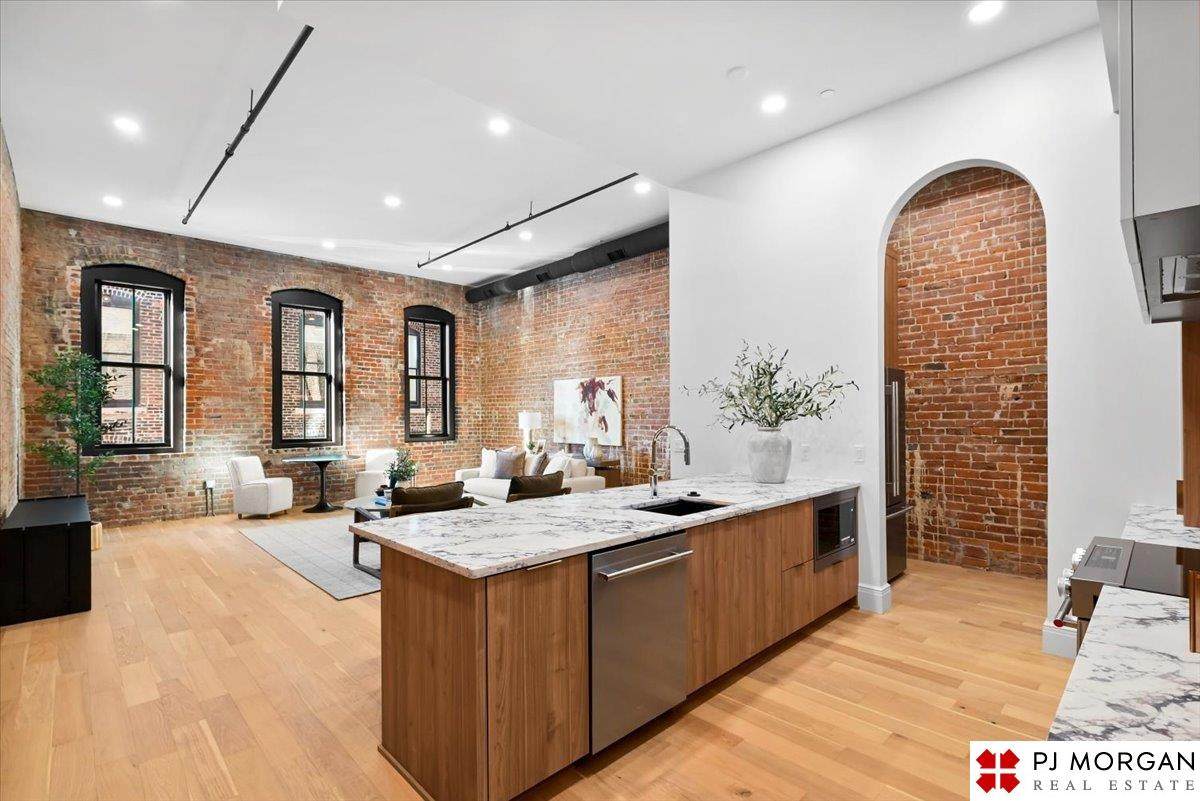 1105 Harney Street - Photo 1