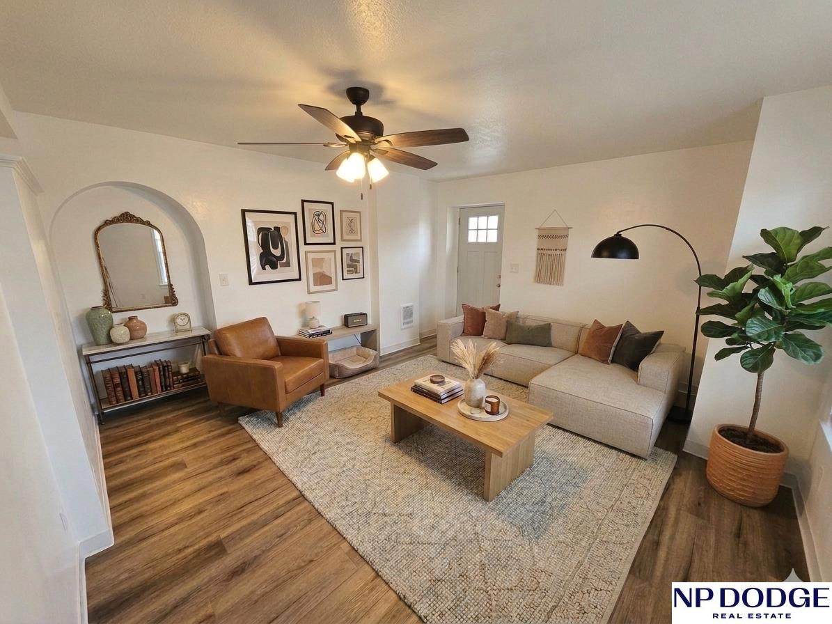 840 44 Street - Photo 1