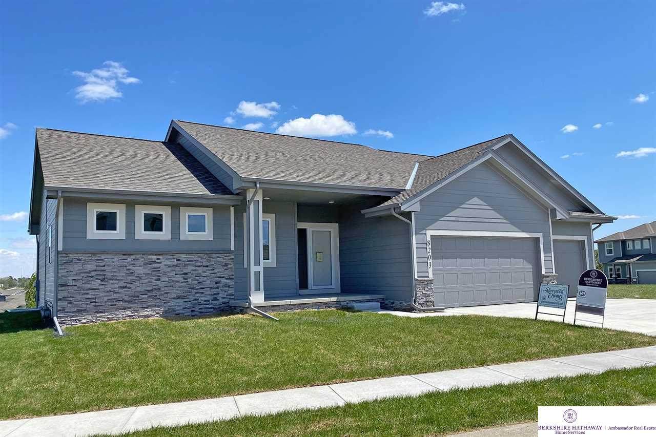 8203 161 Street - Photo 1