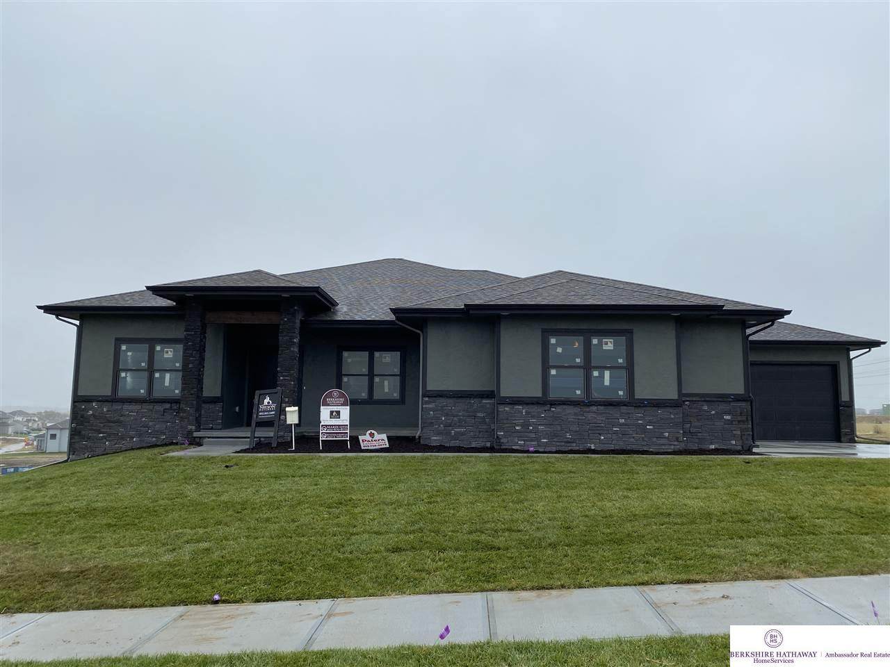 18413 Grand Avenue - Photo 1