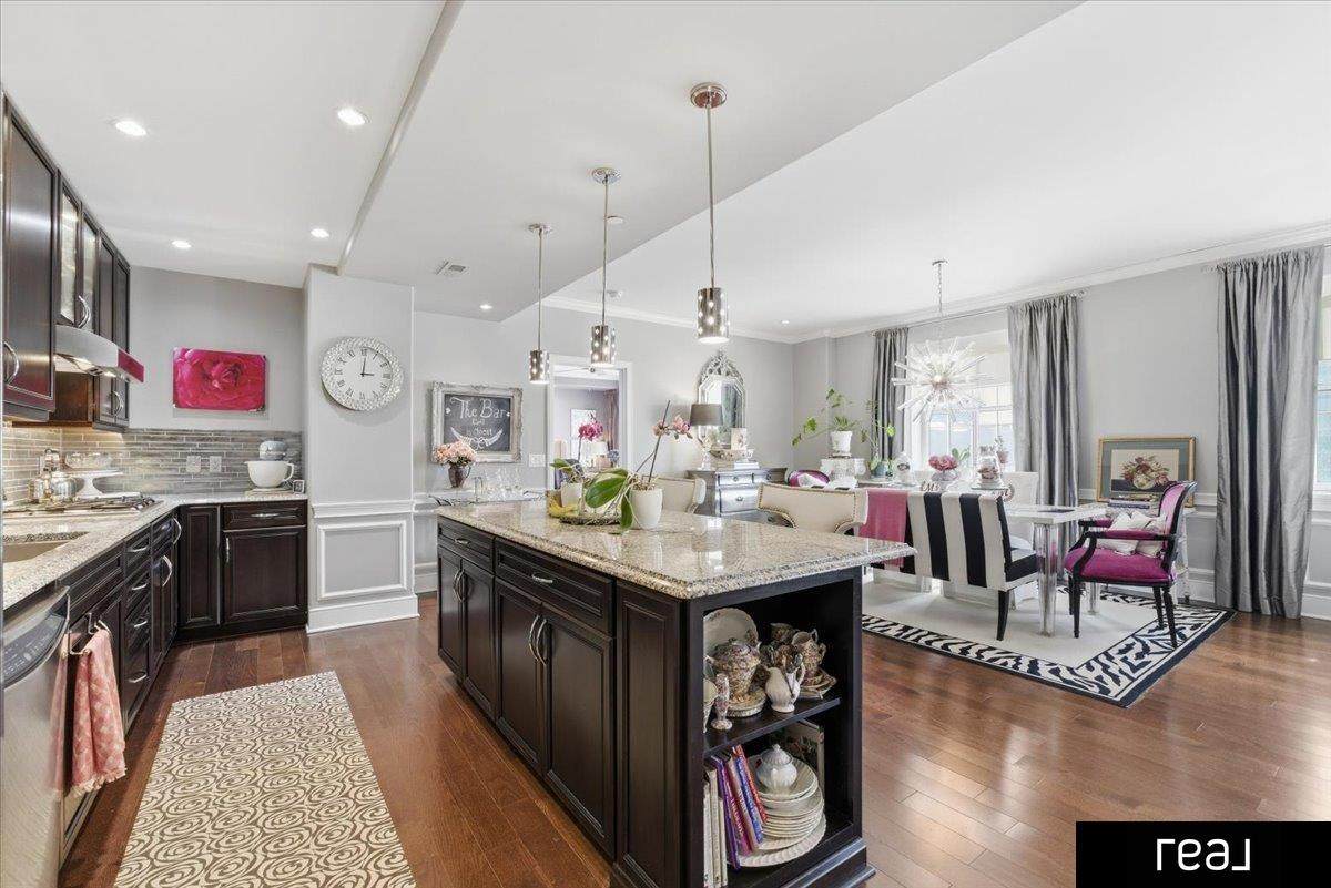 1403 Farnam Street - Photo 1