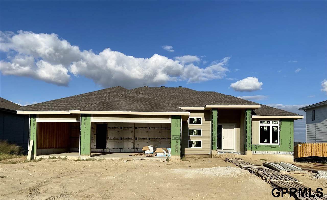 2509 188 Street - Photo 1