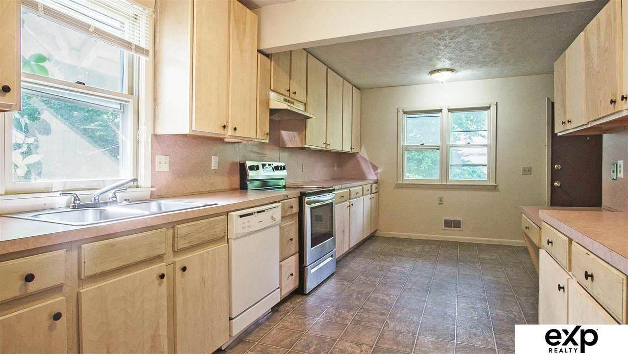 3175 Curtis Avenue - Photo 1