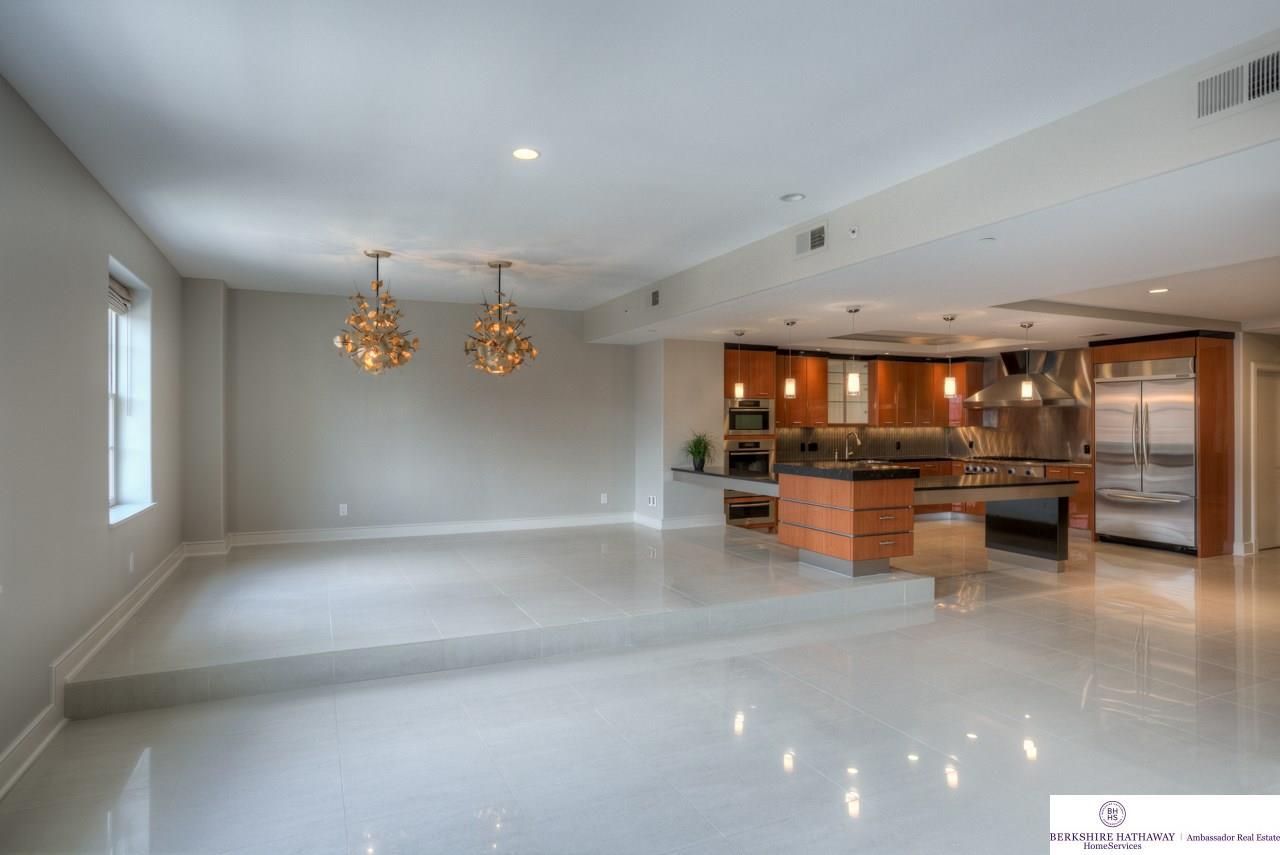 1403 Farnam Street - Photo 1