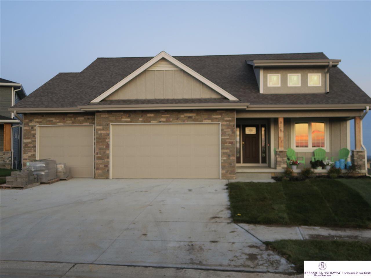 815 10 Avenue - Photo 1