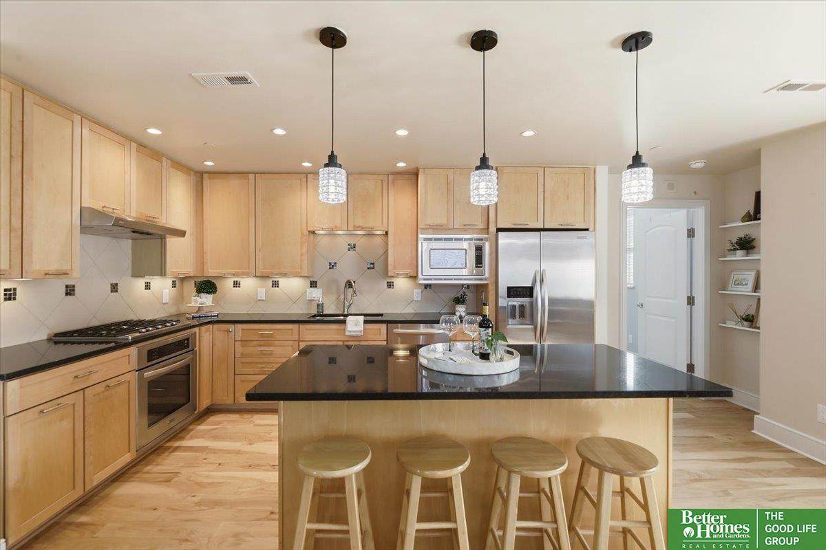 1403 Farnam Street - Photo 1