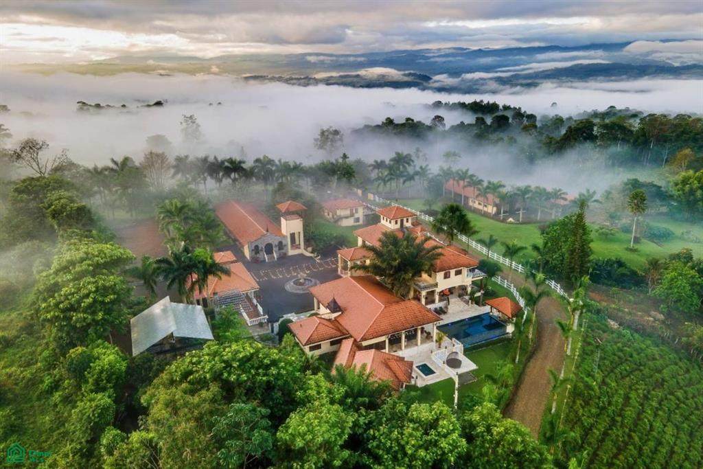  19 Bedroom Hotel - Photo 1