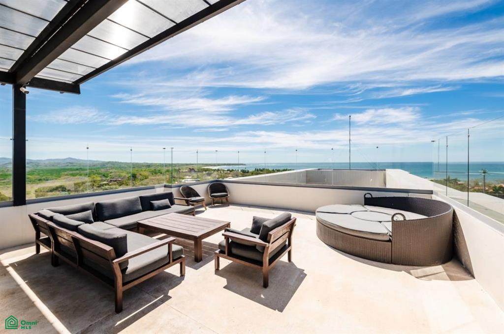  Peninsula Ocean View Penthouse &ndash; Unit 32 - Photo 1