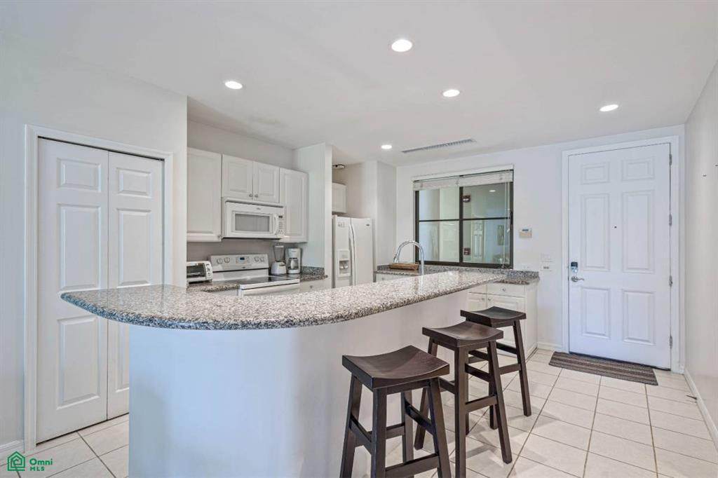  Close To Beach Luxury Two Bedroom Condo - Photo 1