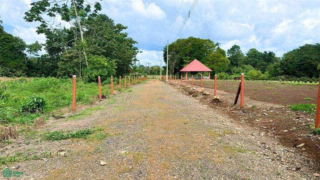 Monge Huetares - Photo 1