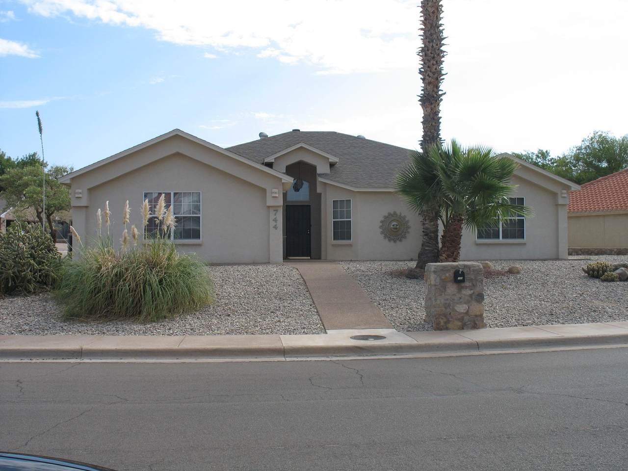 744 Eagle Dr - Photo 1