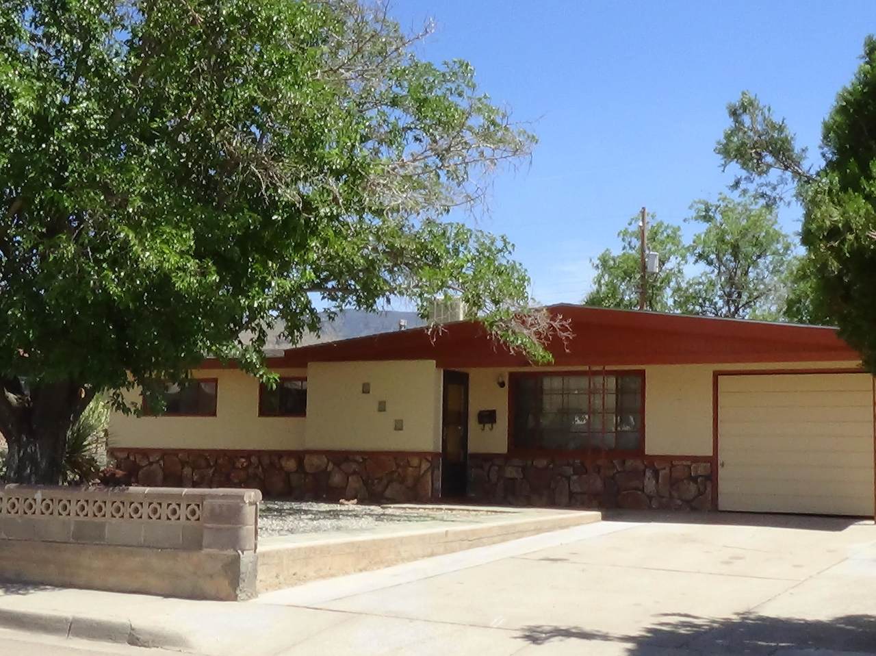 2306 Bellamah Dr - Photo 1