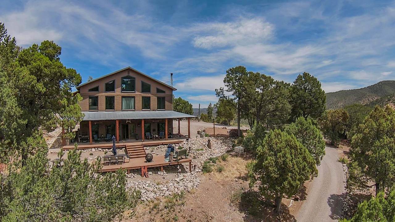 16 Flicker Dr - Photo 1