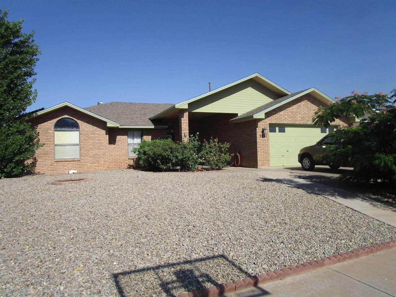 3901 Basswood Dr - Photo 1