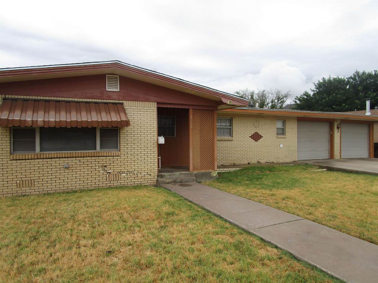 1313 Greenwood Ln - Photo 1