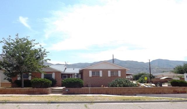 1800 Crescent Dr - Photo 1