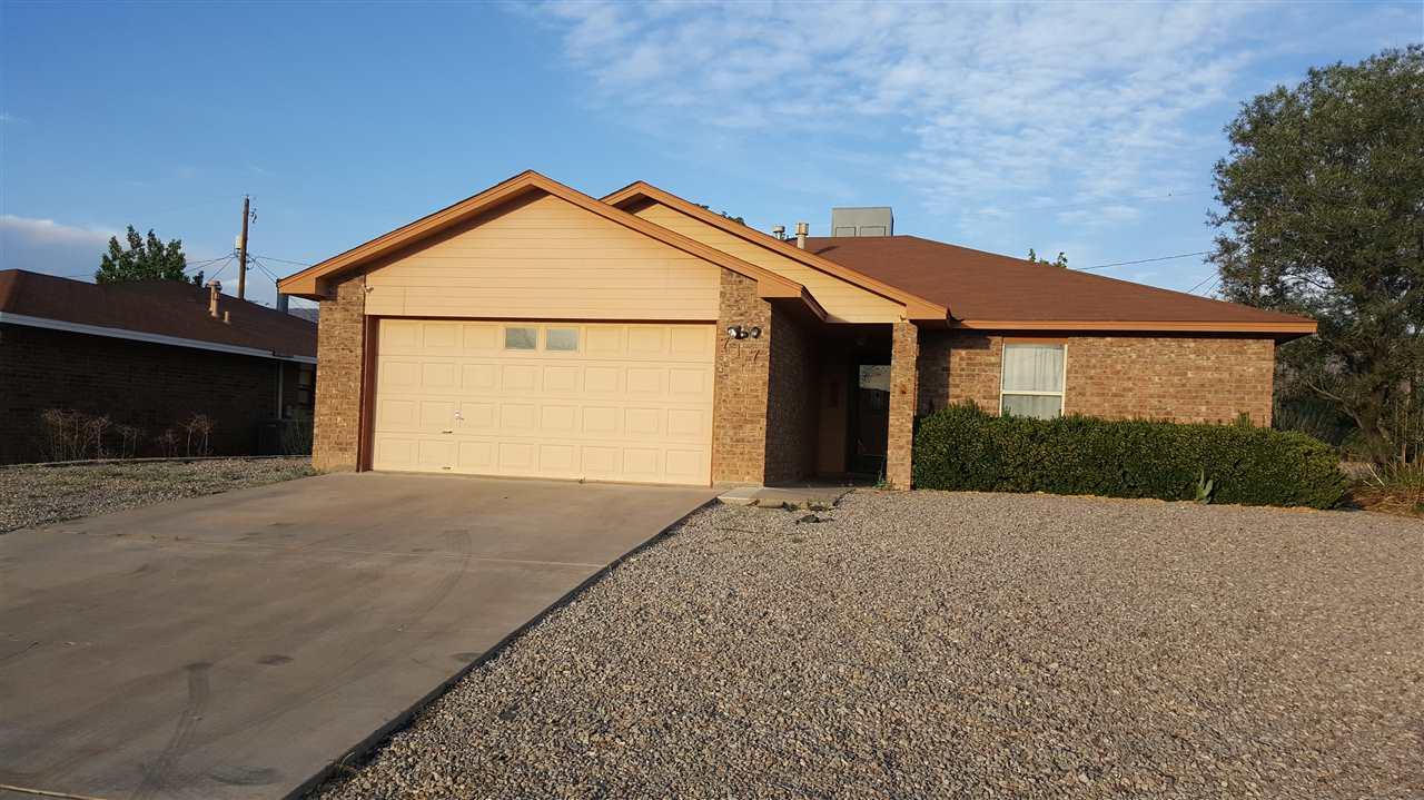 717 Candlewood - Photo 1