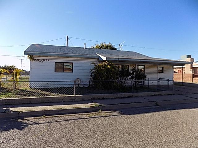 1401 Iowa Av - Photo 1
