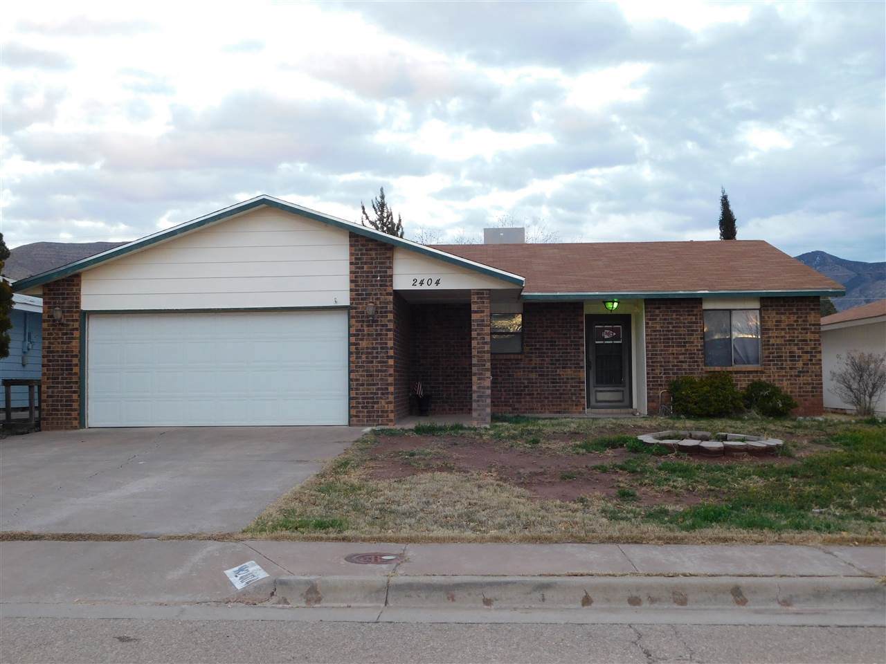 2404 Hawaii Av - Photo 1