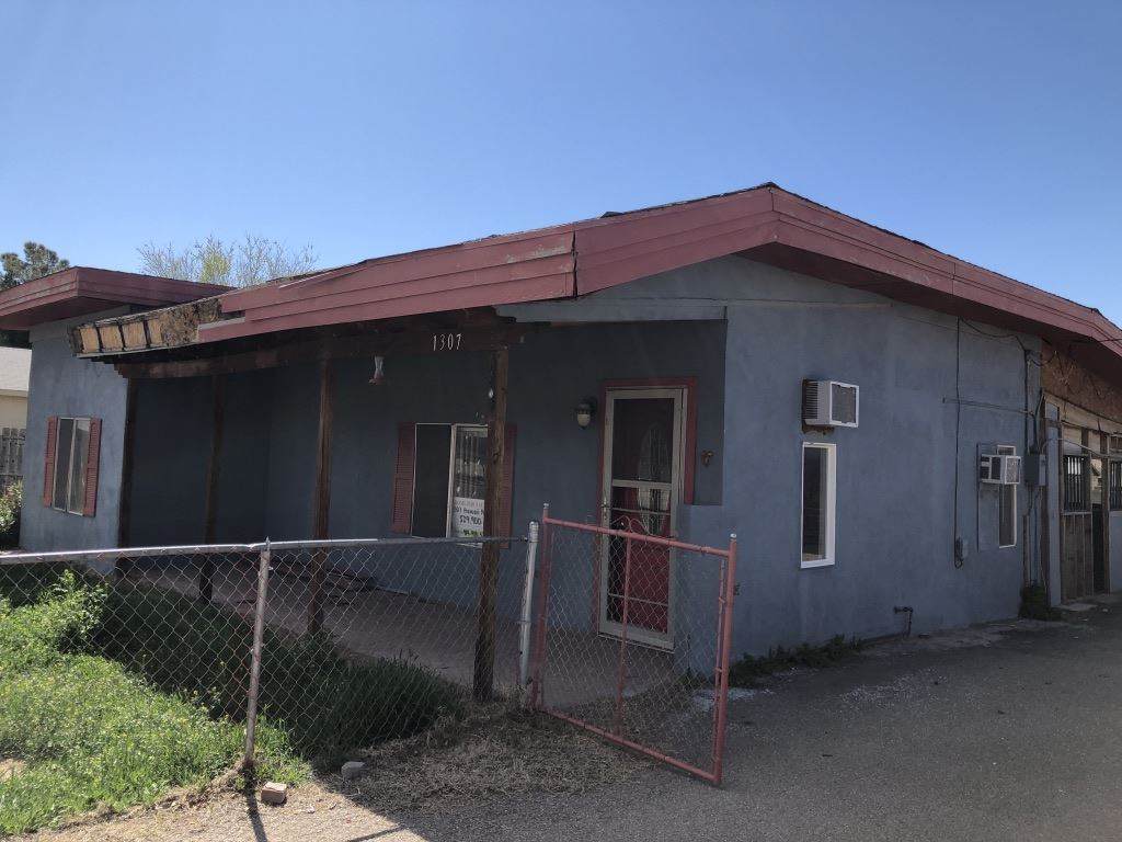 1307 Hawaii Av - Photo 1