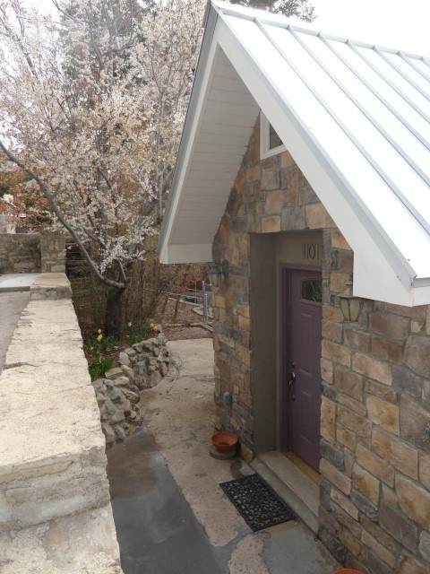 1101 Victoria Ave - Photo 1