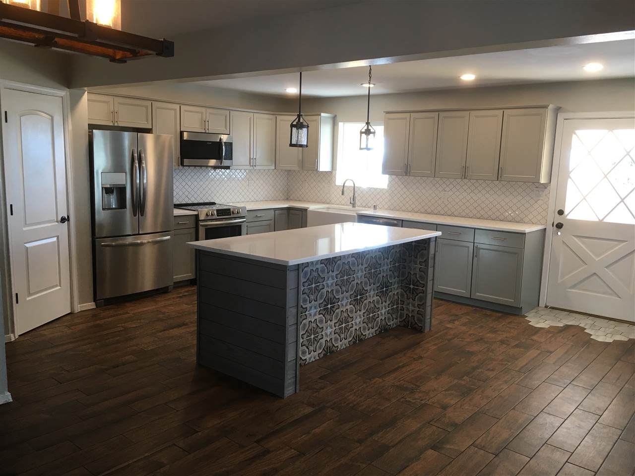 407 Sunnyside Av - Photo 1