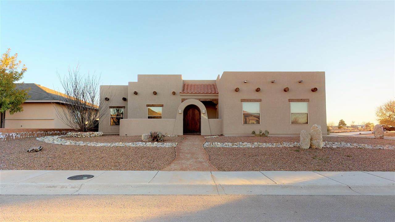 1014 Pajarito Dr - Photo 1