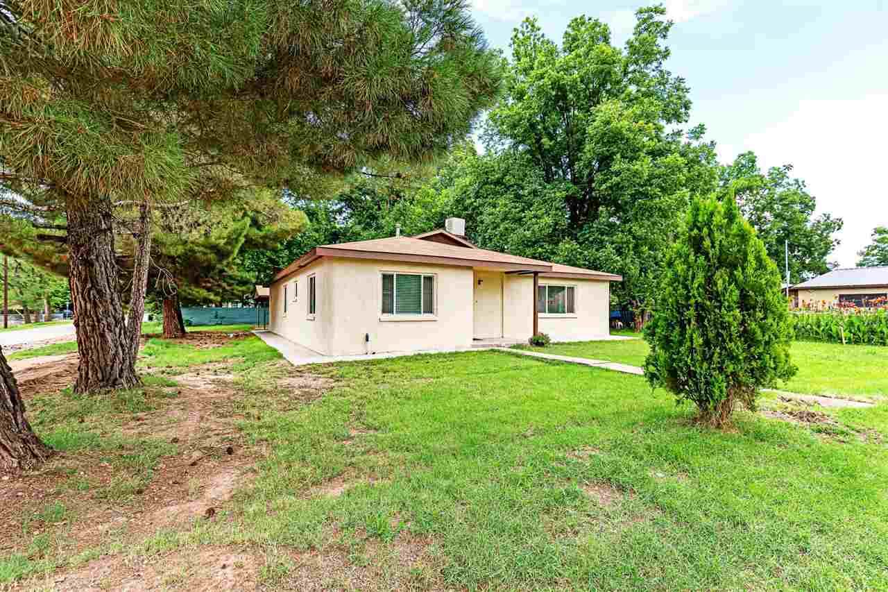 110 Encino St - Photo 1