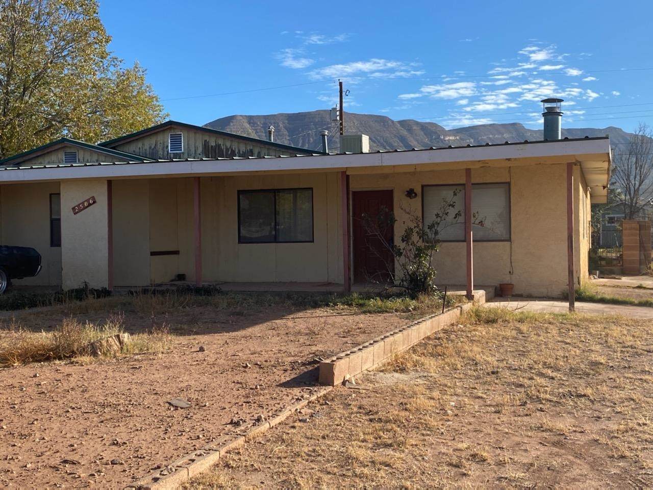 2506 Hawaii Av - Photo 1